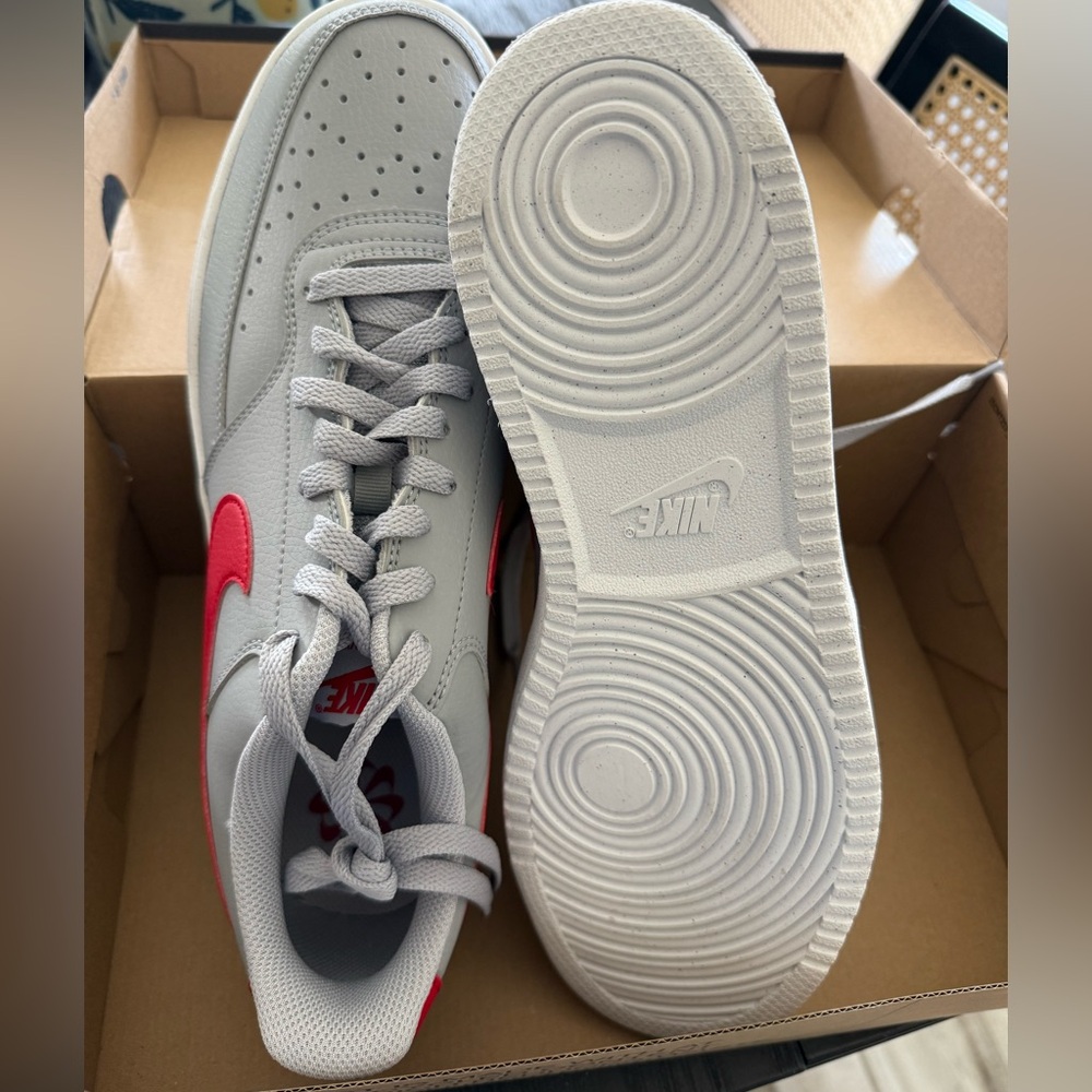 Nike Men's Light Gray and Red Sneakers - Picture 2 of 4